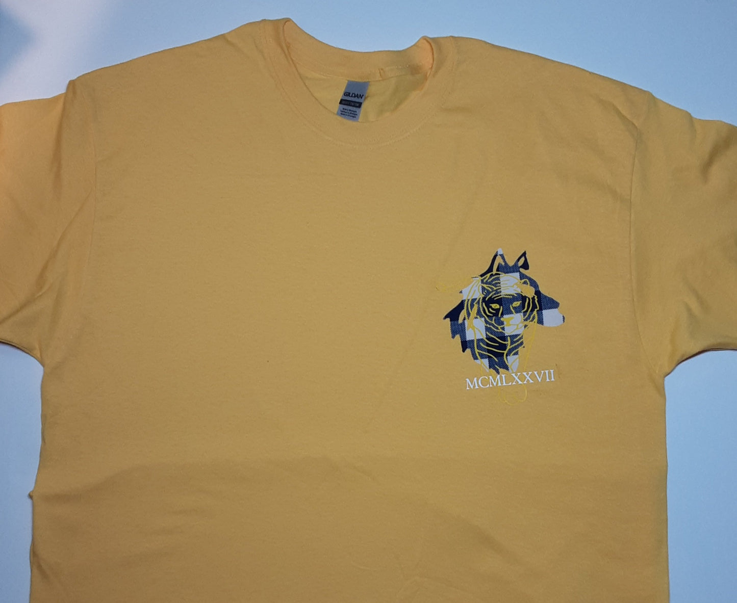 Gato - Yellow, Blue, White T-Shirt