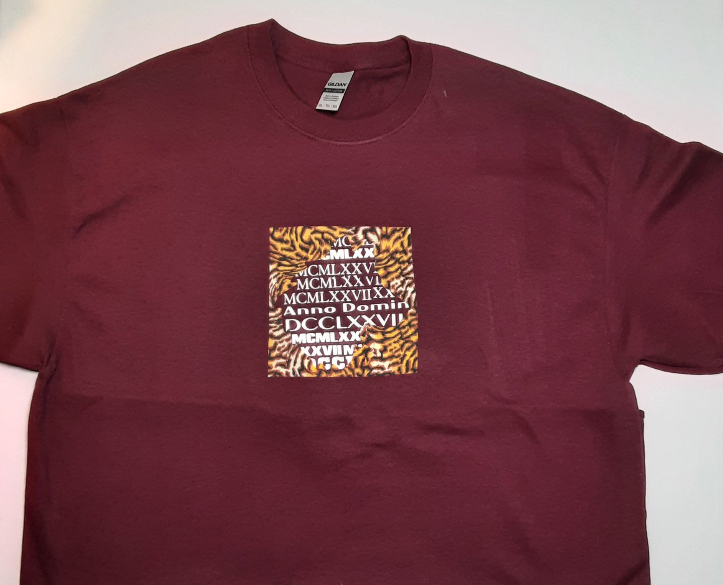 Gato (freestyle)- Burgandy - Leopard Print T-Shirt